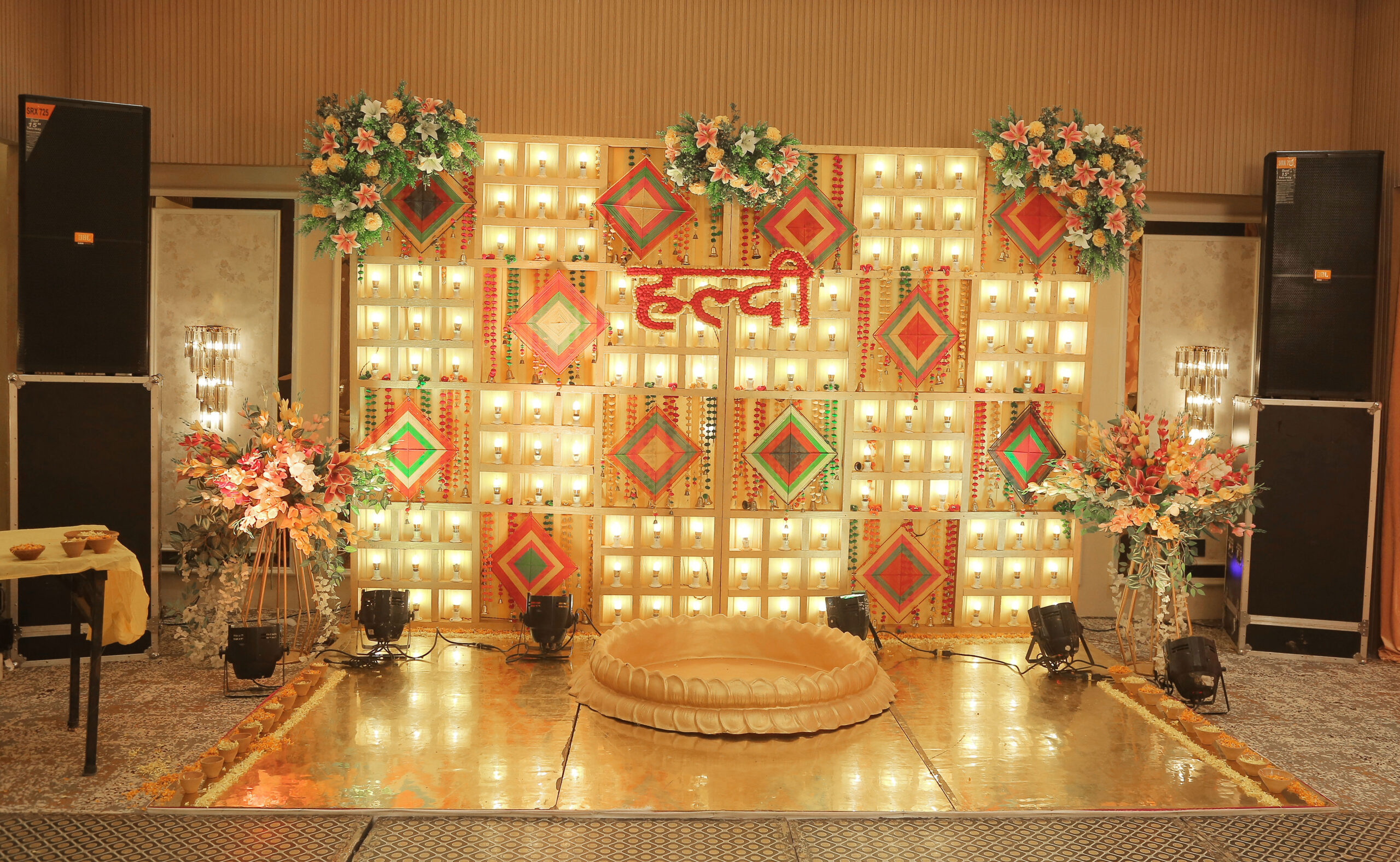 Total carpet area 2000 sq ft, it can easily accommodate around 60 to 100 Pax.