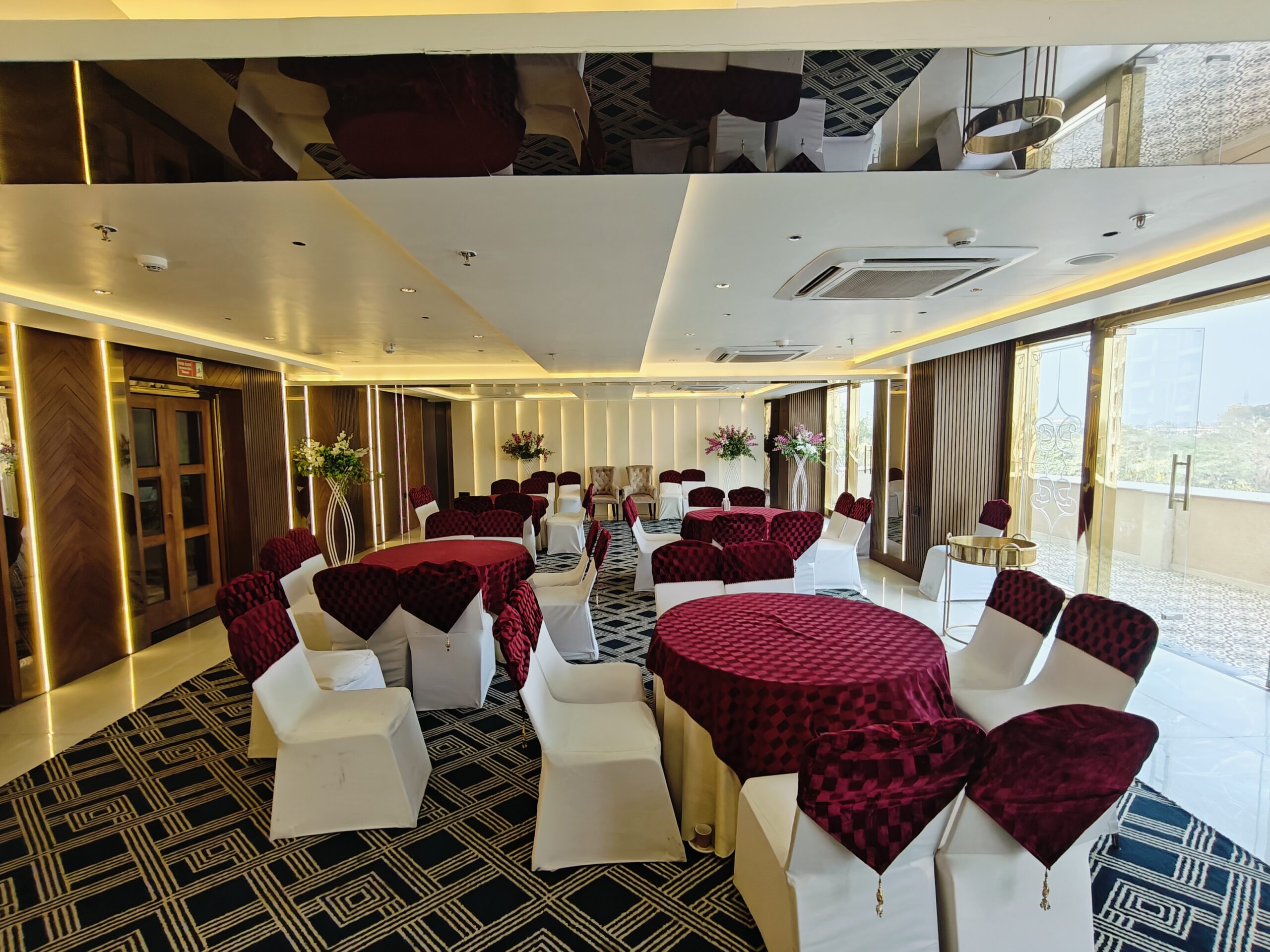 Total carpet area 2000 sq ft, it can easily accommodate around 60 to 100 Pax.